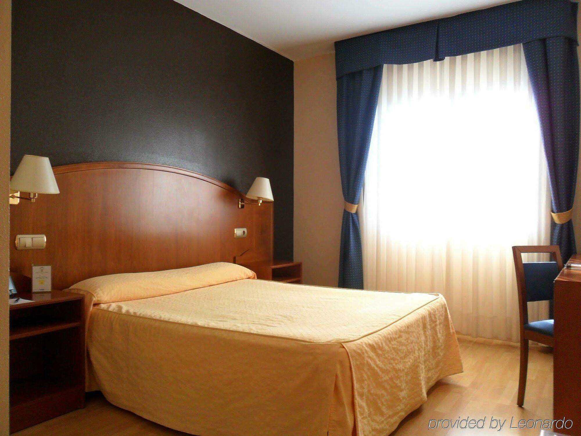 Ponferrada Plaza Hotel Стая снимка